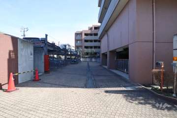 駐車場の出入り口