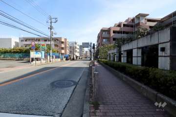 敷地北東側の前面道路