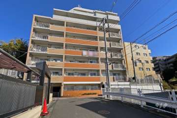 ラヴィドール久地サニーテラスの外観（南西側から）