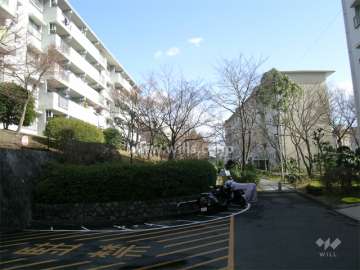 箕面如意谷住宅10棟の南側