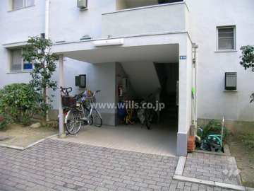 住戸入り口と共用ポスト