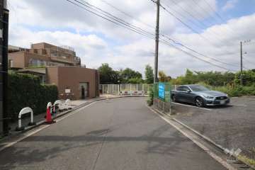 敷地北側の前面道路