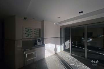 エントランスはオートロック付きです。