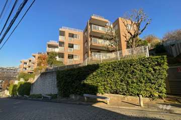 セブンフォレストヒルオークコートの外観（南西側から）