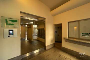 エントランスはオートロック付きです。