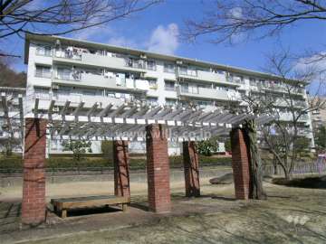 箕面如意谷住宅11棟の外観（南側から）
