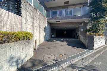 駐車場の出入り口
