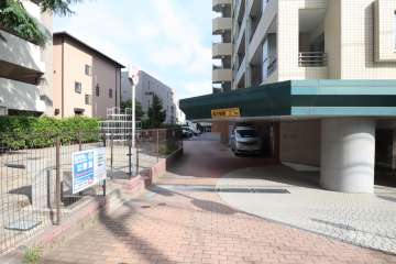 駐車場の出入り口