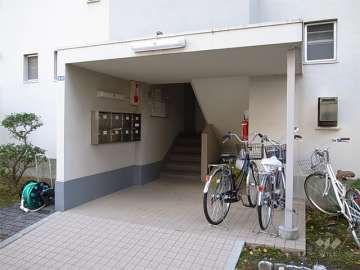 住戸入り口と共用ポスト