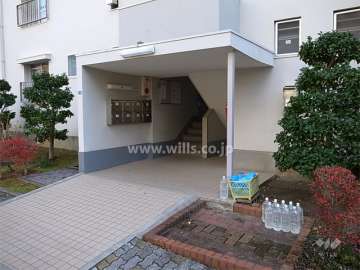 住戸入り口と共用ポスト