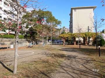 敷地南西側には公園があります。