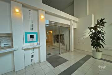 エントランスはオートロック付きです。