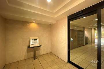 エントランスはオートロック付きです。