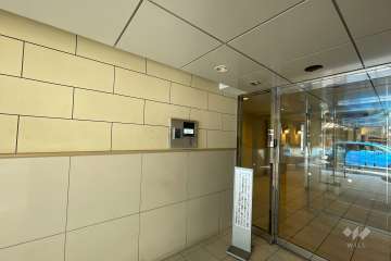 エントランスはオートロック付きです。