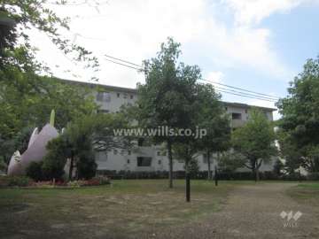 箕面如意谷住宅18棟の外観（北側から）　公園に面しています。