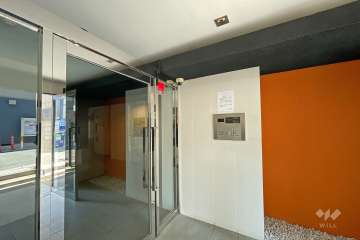 エントランスはオートロック付きです。