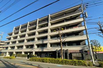 プレジール高津の外観（南側から）