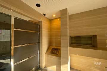 エントランスはオートロック付きです。