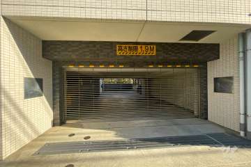 駐車場の出入り口（リングシャッター付き）