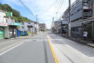 敷地北側の前面道路