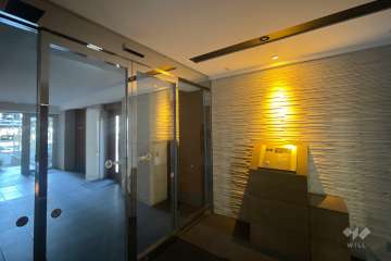 エントランスはオートロック付きです。