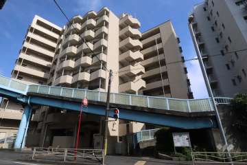 エヴェナール二子新地の外観(北西側から)