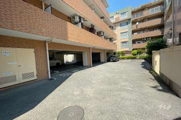 敷地内駐車場（屋内平面式）