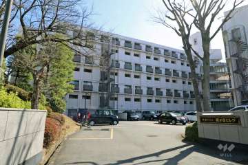 東急ドエル梶ヶ谷ビレジB棟の外観（北西側から）