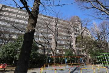 梶ヶ谷プラザビルの外観(南西側から)