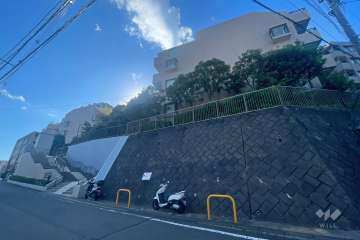 コスモ梶ヶ谷ルセーヌの外観（北西側から）