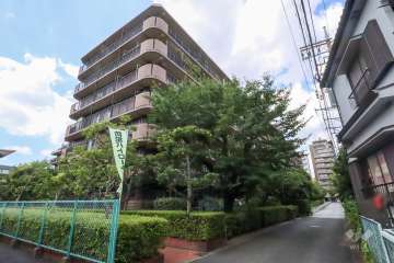 溝の口スカイハイツの外観(南東側から)