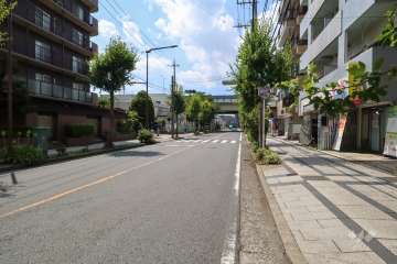 敷地北側の前面道路　