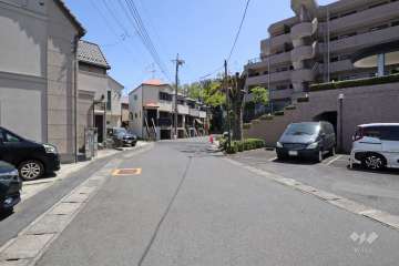 敷地北東側の前面道路　