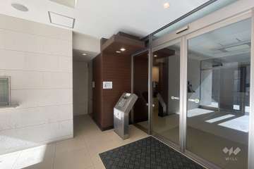 エントランスはオートロック付きです。