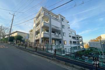 ロイヤルシーズン溝の口CASAの外観（南東側から）