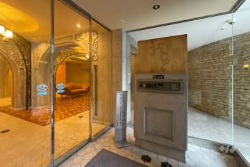 エントランスはオートロック付きです。