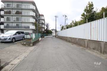 敷地西側の前面道路　