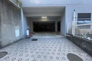 駐車場の出入り口