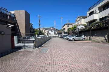 敷地内駐車場（屋外平面式と屋外機械式）　