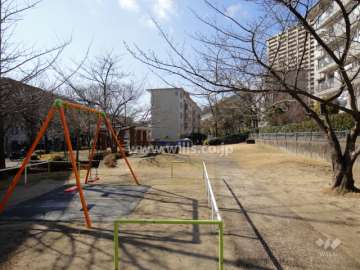 敷地東側には公園があります。