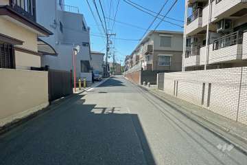 敷地東側の前面道路