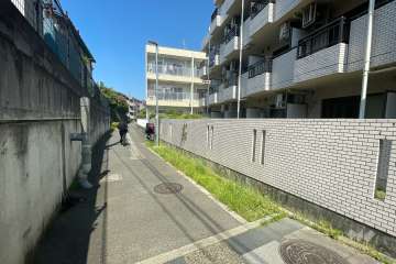 敷地南側の前面道路