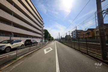 敷地北側の前面道路（東側から）