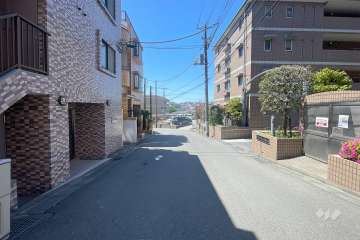 敷地西側の前面道路　