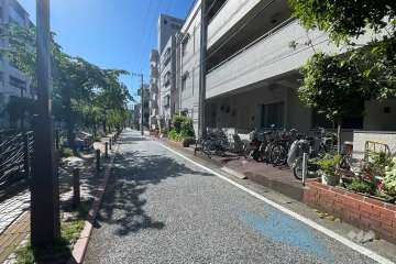 敷地北東側の前面道路　