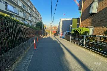 敷地東側の前面道路