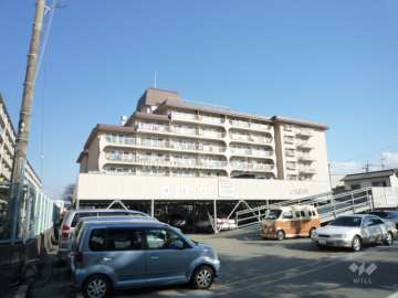 日商岩井箕面ハイツＣ棟の外観（西側から）