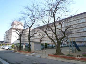 日商岩井箕面ハイツＣ棟の外観（北西側から）