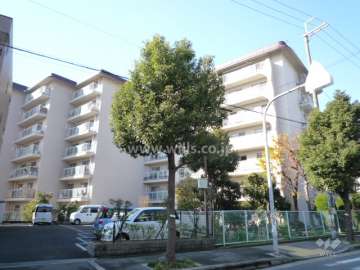 日商岩井箕面ハイツＣ棟の外観（南東側から）