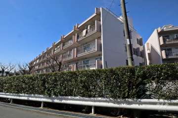東急ドエル梶ヶ谷ビレジA棟の外観（北東側から）